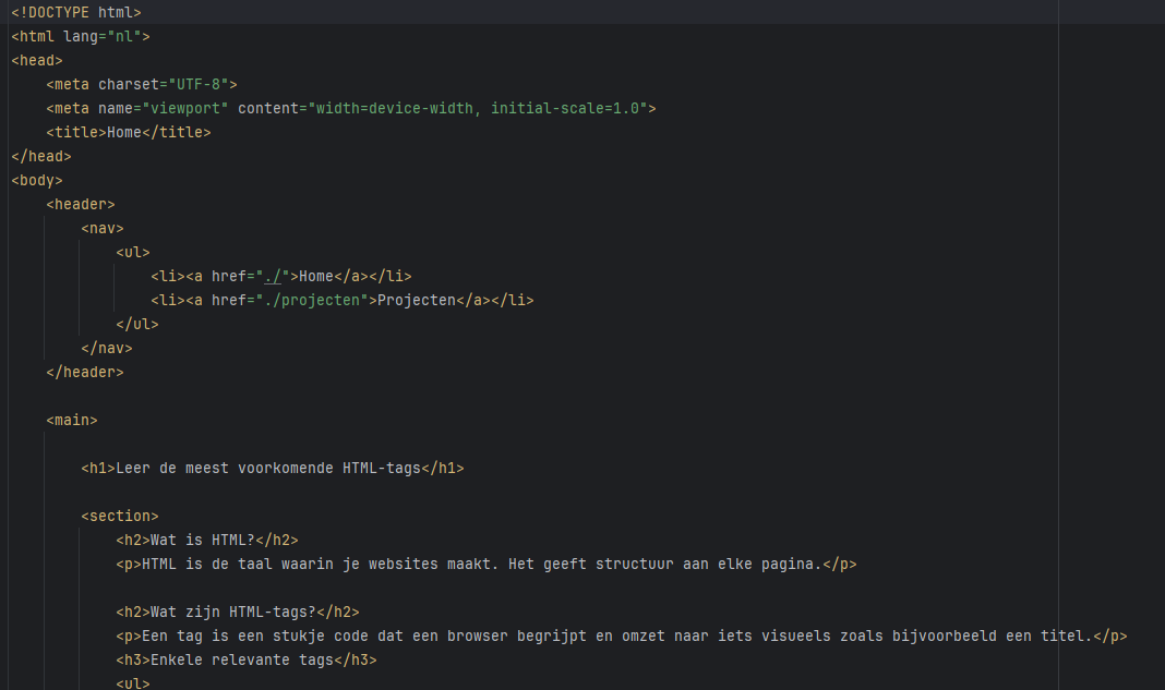 Schermafbeelding van HTML-code die bij labo 1 hoort en een link naar de detailpagina.